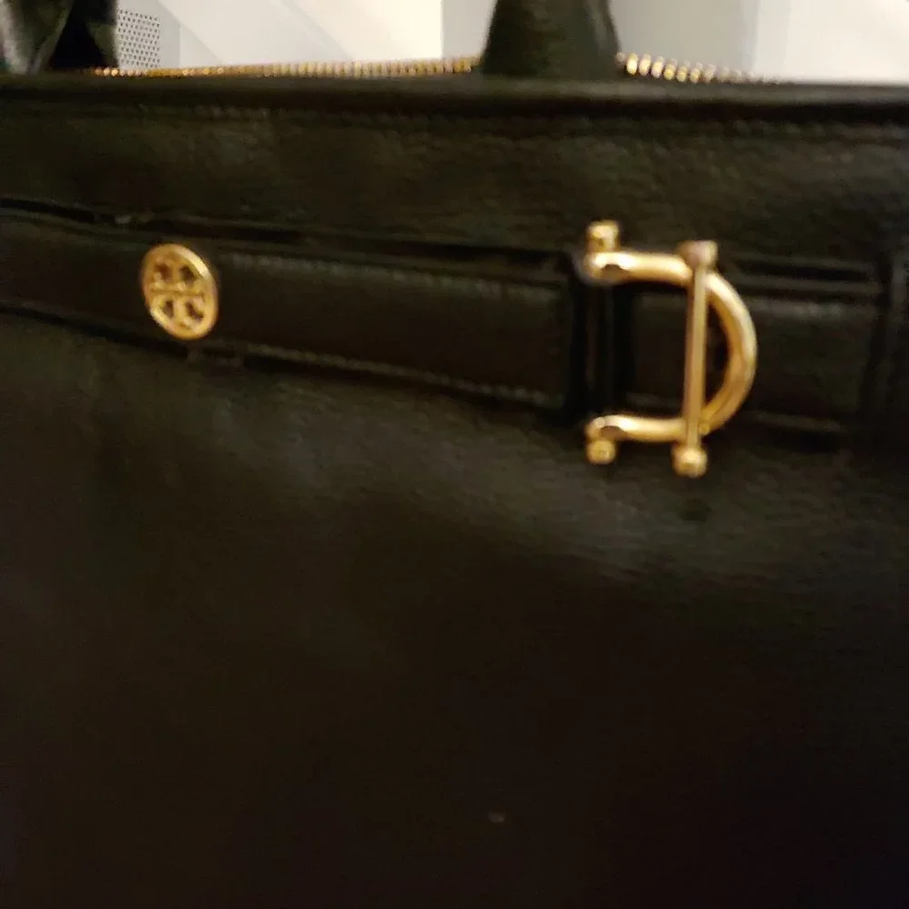 Tory Burch Jaden Horsebit Large Black Leather Zippered Tote Logo - Picture 4 of 11